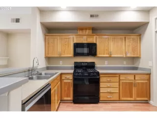 Photo #5: 768102104 Listing 