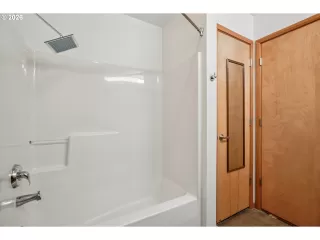 Photo #5: 768647981 Listing