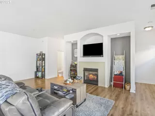 Photo #3: 768782341 Listing 