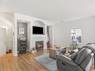 Photo #4: 768782341 Listing 