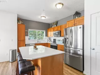 Photo #5: 768782341 Listing 