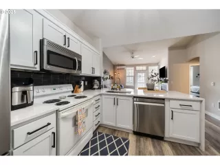 Photo #3: 769272852 Listing 