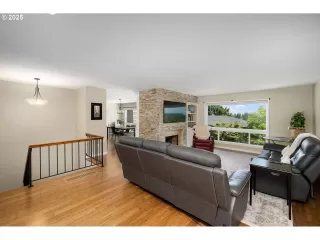 Photo #3: 769573233 Listing