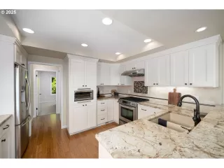 Photo #6: 769573233 Listing