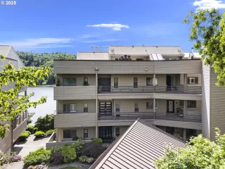 More Details about MLS # 769895442 : 242 SE SPOKANE ST #6