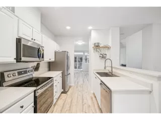 Photo #5: 770571692 Listing 