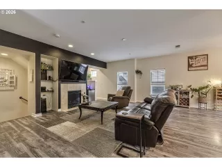 Photo #5: 773965250 Listing