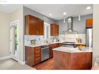 Photo #5: 775988074 Listing