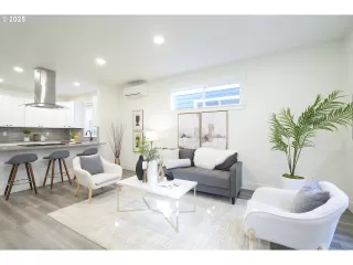 Photo #4: 776330567 Listing