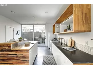 Photo #2: 776371307 Listing 