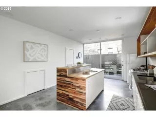 Photo #3: 776371307 Listing 