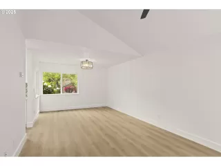 Photo #3: 776472793 Listing