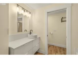 Photo #4: 776852137 Listing