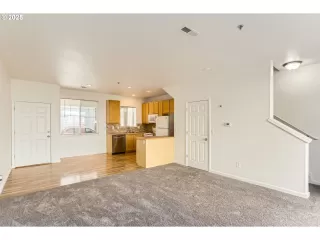 Photo #5: 778136150 Listing 