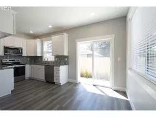 Photo #6: 779678556 Listing