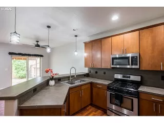Photo #4: 779913527 Listing