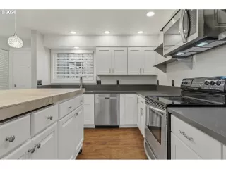 Photo #5: 780231919 Listing