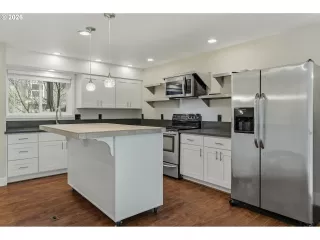 Photo #6: 780231919 Listing