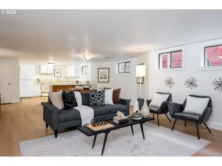 Photo #5: 782603442 Listing