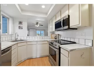 Photo #4: 783218182 Listing