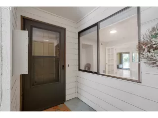 Photo #3: 783637055 Listing 