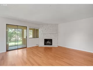 Photo #6: 783637055 Listing 