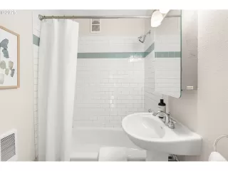 Photo #6: 784409628 Listing