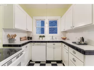 Photo #4: 785526909 Listing