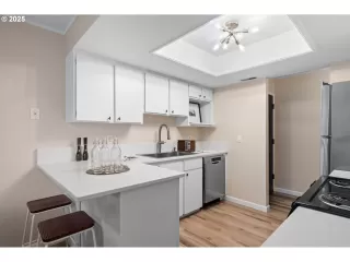 Photo #5: 786696180 Listing