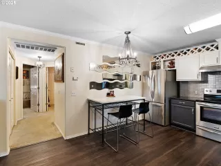 Photo #5: 787908978 Listing