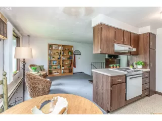 Photo #3: 788059549 Listing