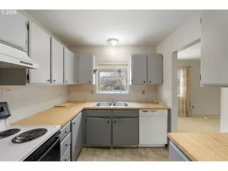 Photo #4: 791324771 Listing