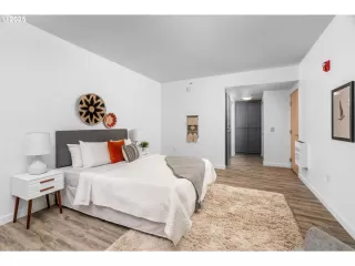 Photo #4: 791682934 Listing