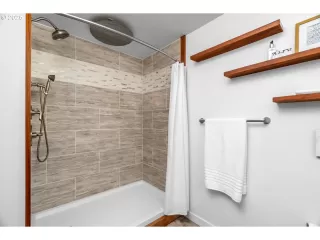 Photo #5: 791682934 Listing