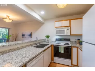 Photo #4: 791983459 Listing