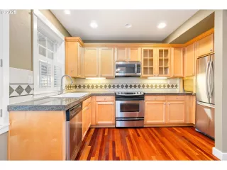 Photo #4: 794360323 Listing