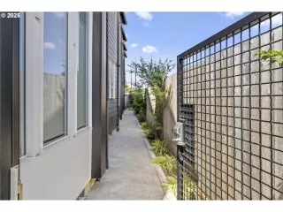 Photo #1: 795629526 Listing