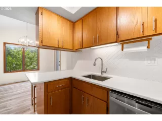 Photo #6: 795728517 Listing 