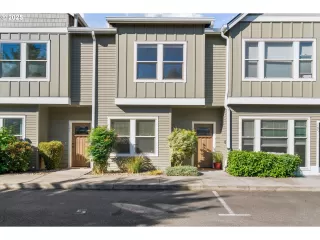 More Details about MLS # 796853548 : 4409 NE KILLINGSWORTH ST 104