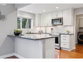 Photo #4: 797321368 Listing 