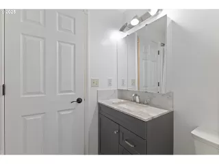 Photo #4: 797747302 Listing