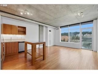 Photo #4: 797956116 Listing