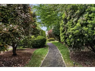 Photo #4: 798285965 Listing