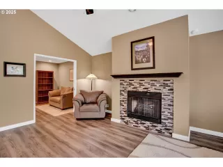 Photo #4: 798994341 Listing