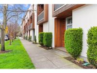 More Details about MLS # 475128723 : 2641 NE 7TH AVE 2